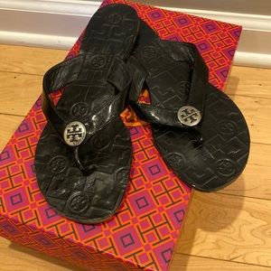 Tory Burch Thora Black leather sandal size 8